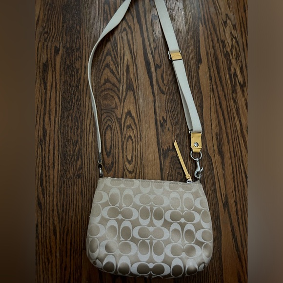 Vintage Coach Monogram Crossbody bag - Picture 4 of 6